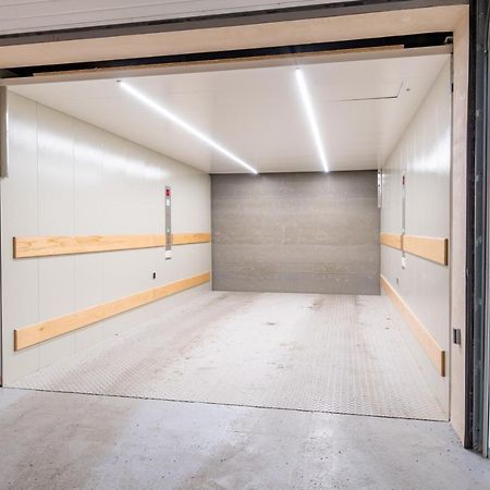 Studio Brand New Apartment #28 In New Building With Free Parking In City Center Прага Экстерьер фото